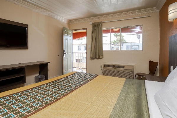 Economy Inn Hollywood Main image